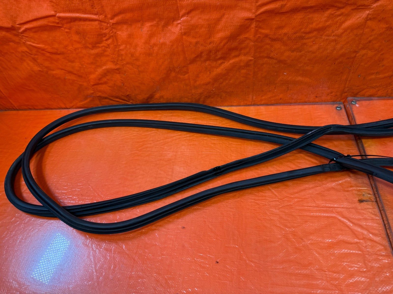 08 15 INFINITI G37 & Q60 CHASSIS TO DOOR OPEN TRIM WEATHER STRIP LEFT RIGHT 3288