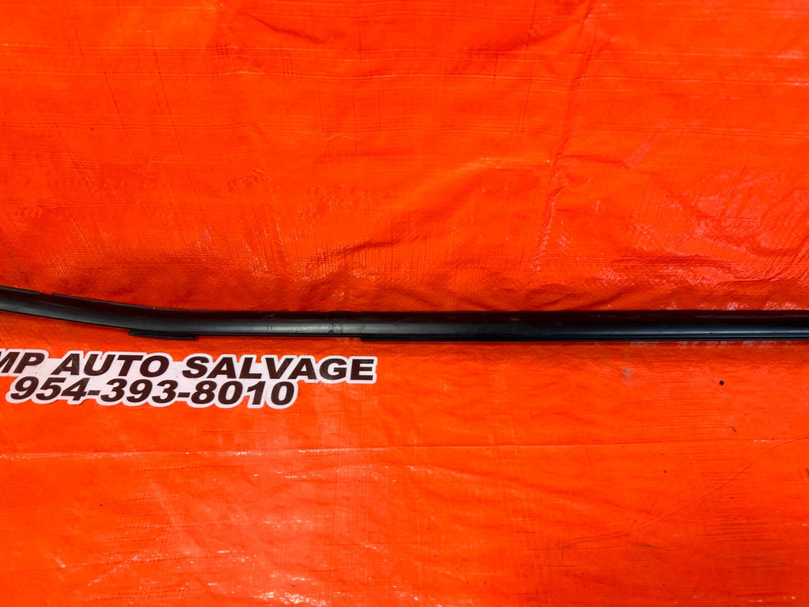 15 21 SUBARU WRX & STI PASSENGER RIGHT EXTERIOR GLASS TRIM DRIP RETAINER OEM 1806