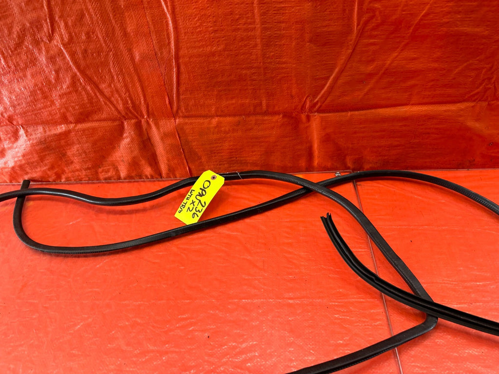 92 95 HONDA CIVIC 2D COUPE   CHASSIS TO DOOR OPEN TRIM WEATHER STRIP LEFT FRONT3