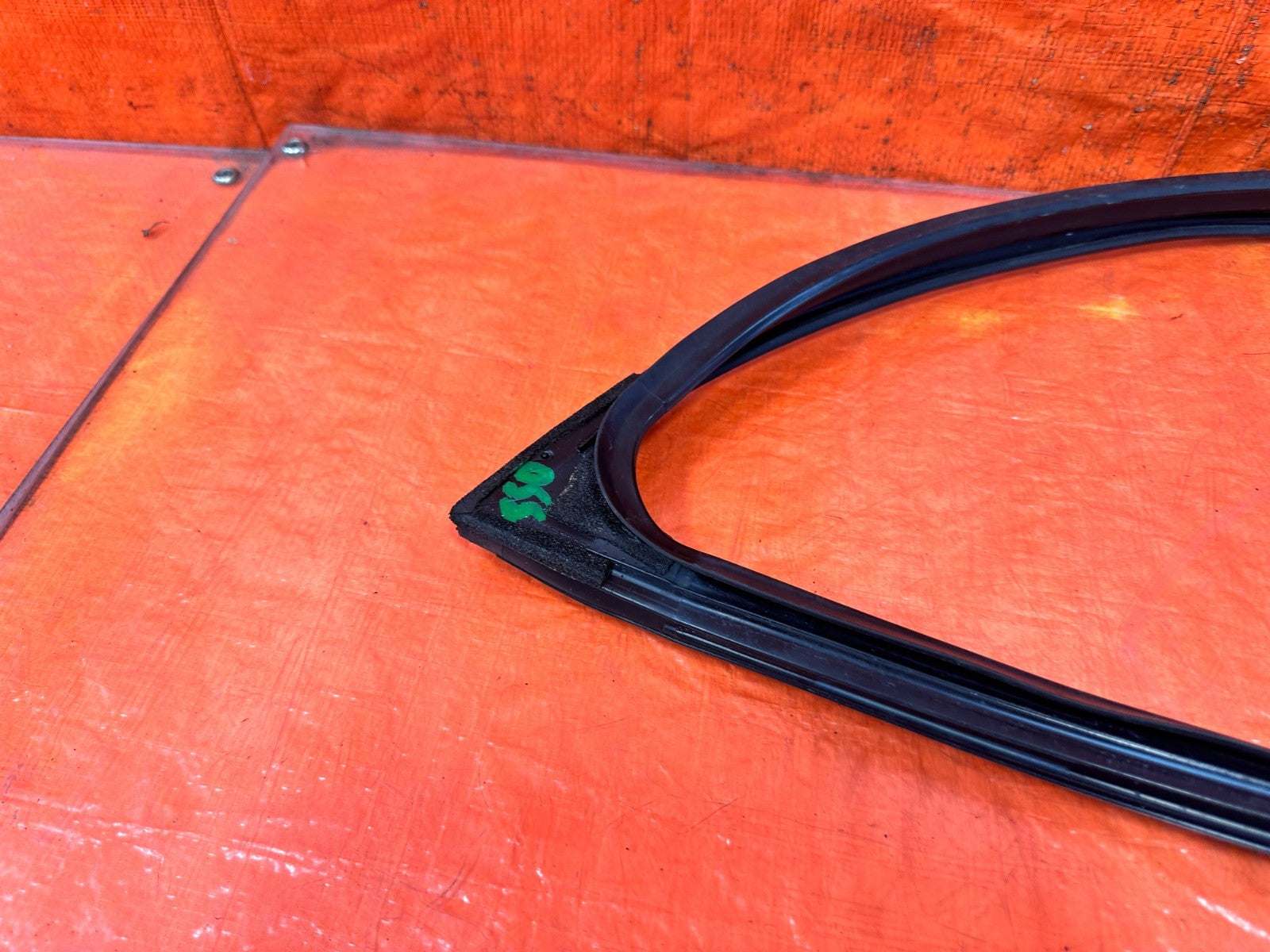 04 08 ACURA TSX LEFT DRIVER FRONT DOOR WINDOW GLASS RUN CHANNEL OEM #3306