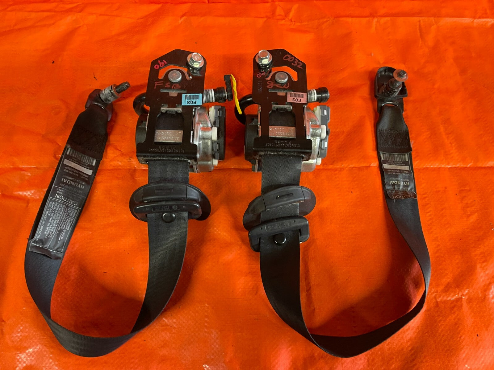 10 12 HYUNDAI GENESIS 2D COUPE   FRONT SEAT BELT SET   BELTS LEFT RIGHT   OEM OE7