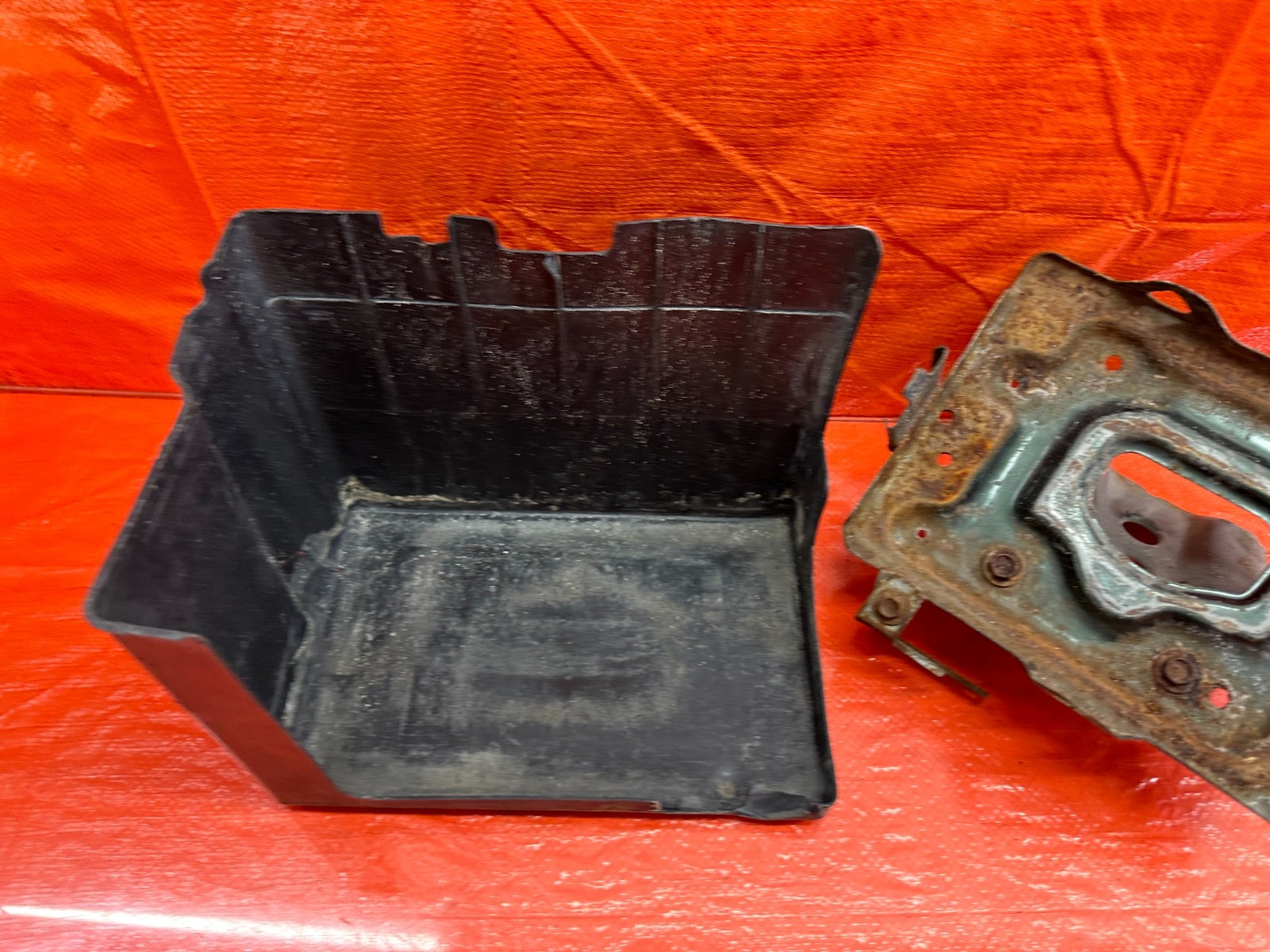 92 01 HONDA PRELUDE   BATTERY TRAY W/ MOUNTING BRACKET   OEM #2107