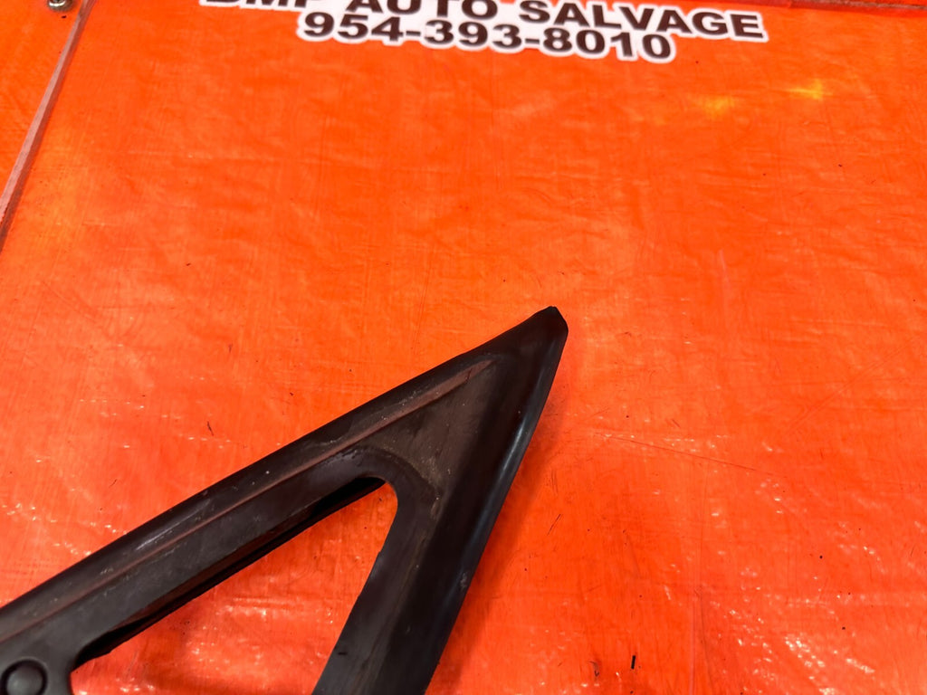 2002 02 LEXUS SC430   DRIVER LEFT WINDOW GLASS TRIM   OEM FACTORY #2616