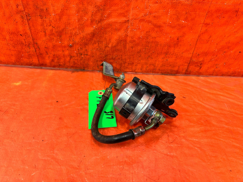90 91 HONDA CIVIC HATCHBACK   FUEL FILTER MOUNTING BRACKET W/ FILTER   OEM 3174