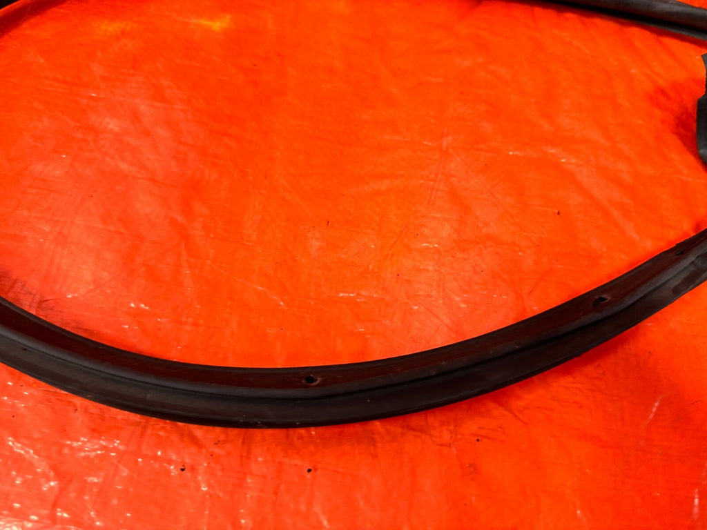 FRS BRZ & 86   DRIVER LEFT   LOWER DOOR MOUNTED WEATHER STRIP RUBBER GASKET 2938