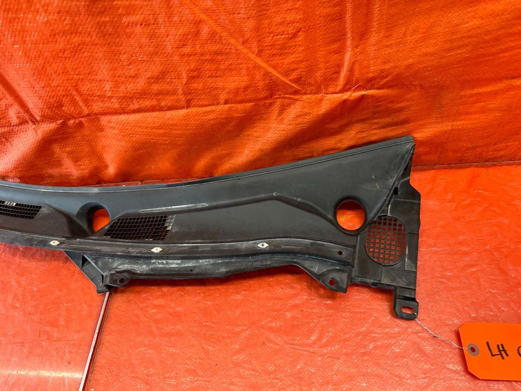 14 20 INFINITI Q50 Q60   WINDSHIELD WIPER COWL TRIM PLASTIC   OEM LEFT SIDE #2423