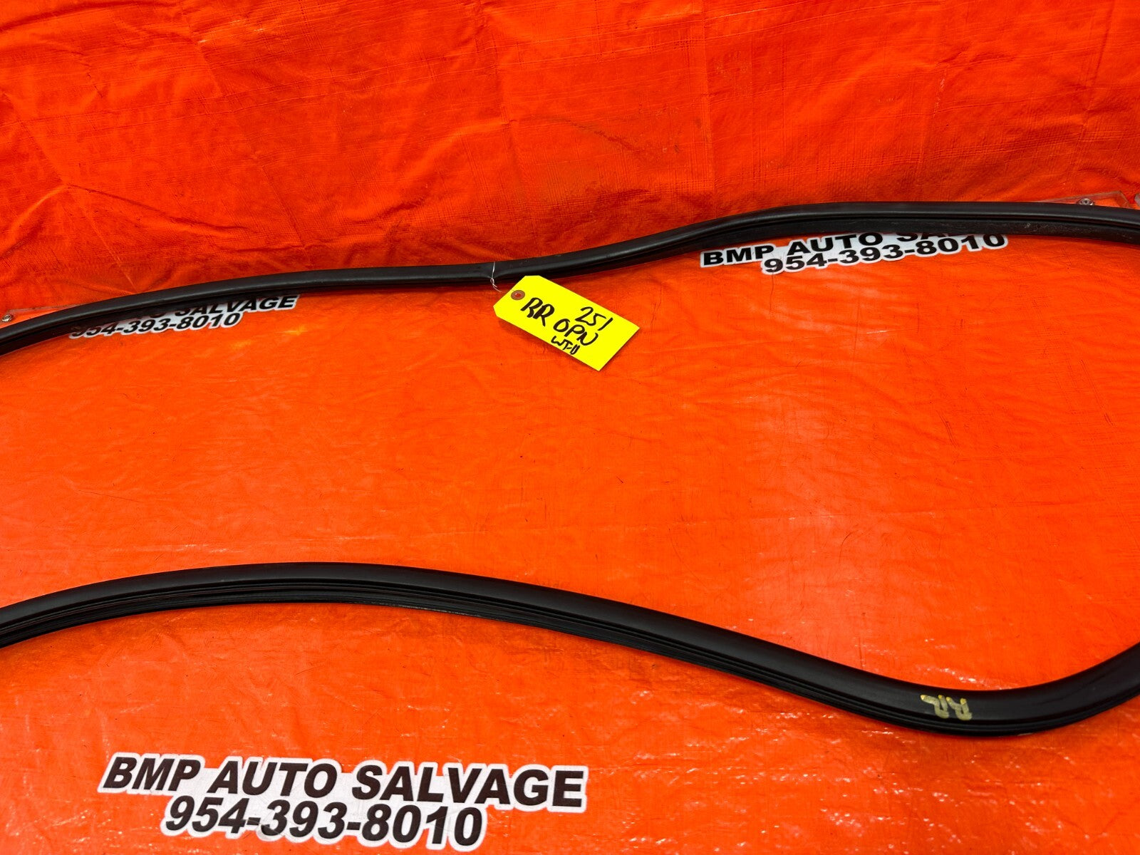 08 12 HONDA ACCORD SEDAN CHASSIS TO DOOR OPEN TRIM WEATHER STRIP RIGHT REAR 2513
