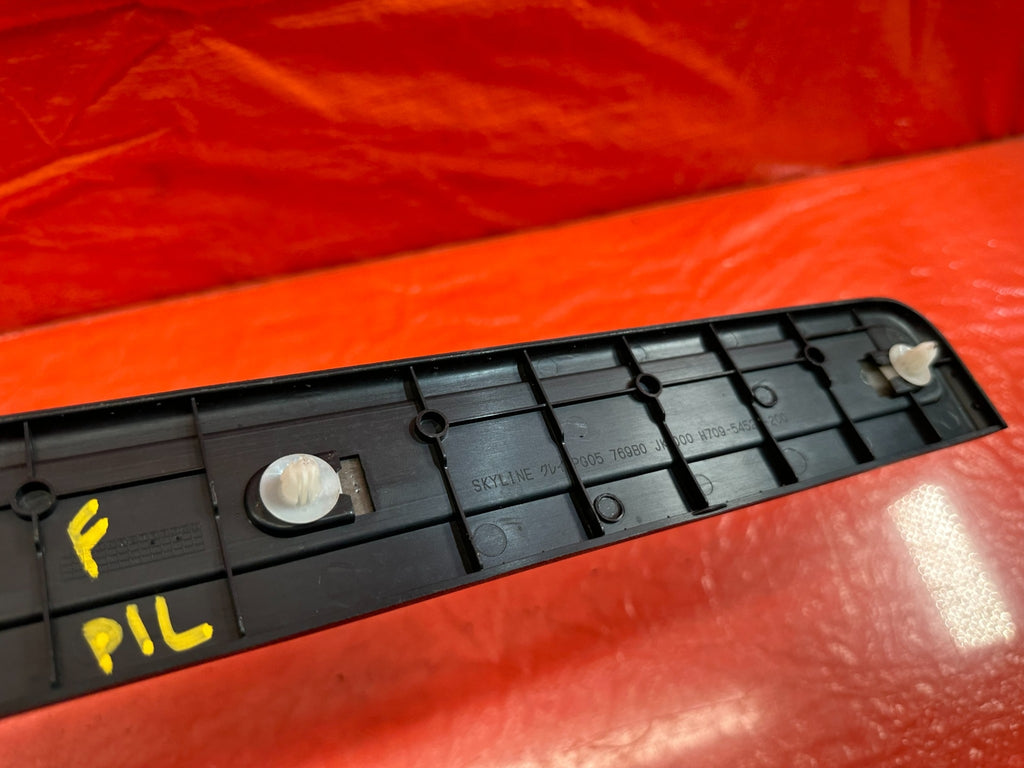 07 13 INFINITI G35 SEDAN FRONT LEFT / RIGHT FLOOR PILLAR DOOR SILL SCUFF PLATE10