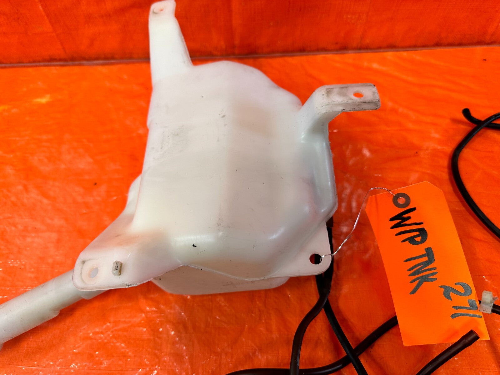 02 06 ACURA RSX TYPE S   WINDSHIELD WIPER RESERVOIR W/ MOTOR & LINES OEM #27111
