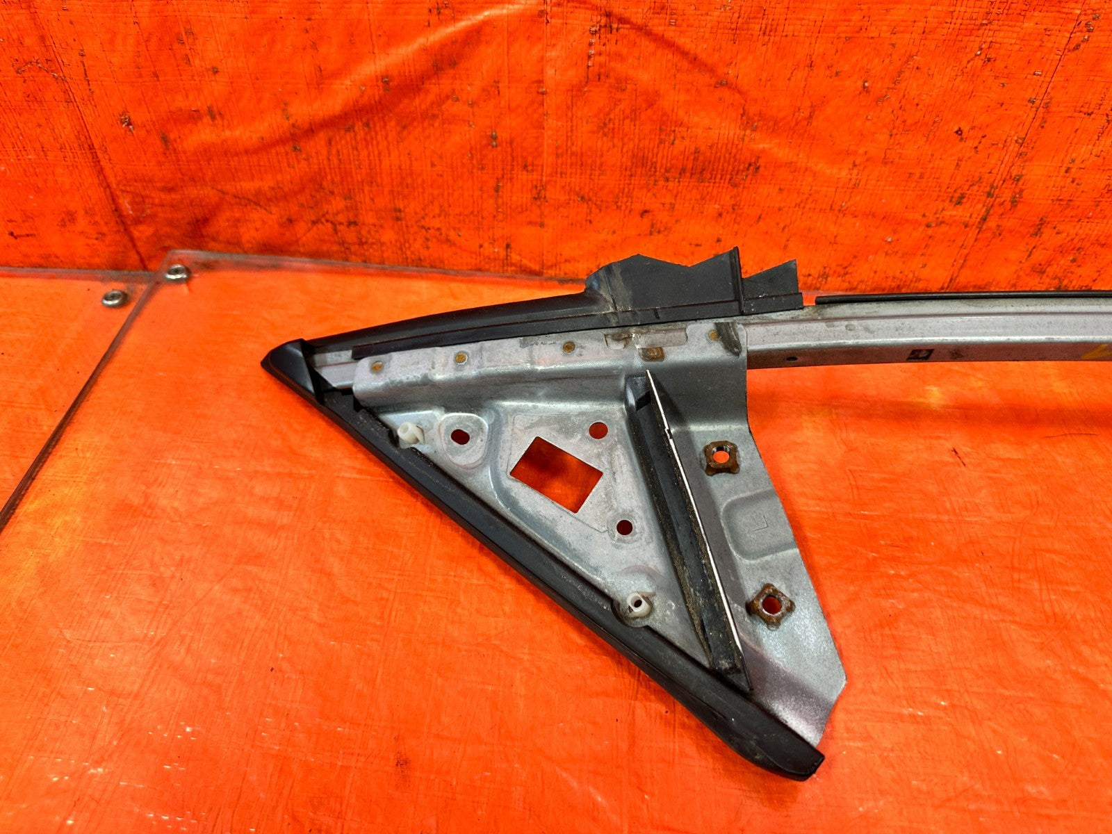 08 15 INFINITI G37 COUPE &   DRIVER LEFT EXTERIOR WINDOW GLASS GUIDE OEM 3293