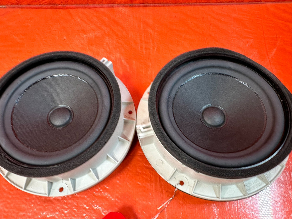 13 16 HYUNDAI GENESIS COUPE   LEFT & RIGHT   FRONT DOOR MOUNTED SPEAKER OEM 3023