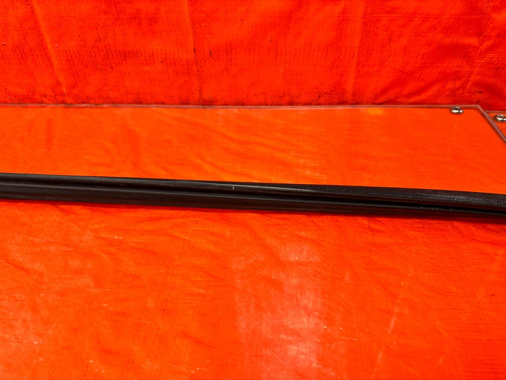 96 00 HONDA CIVIC   COUPE & HATCH   PASSENGER RIGHT DOOR GLASS SUB SEAL OEM #28711