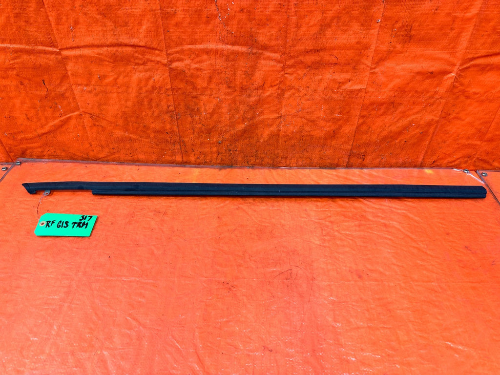 90 91 HONDA CIVIC HATCHBACK   RIGHT EXTERIOR WINDOW GLASS TRIM   OEM 3170