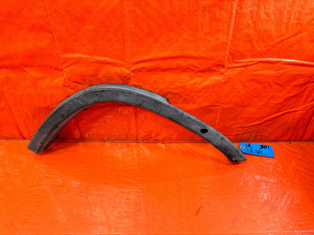 97 01 HONDA CR V CRV   DRIVER LEFT REAR   FENDER TRIM FENDER ARCH   OEM #3010