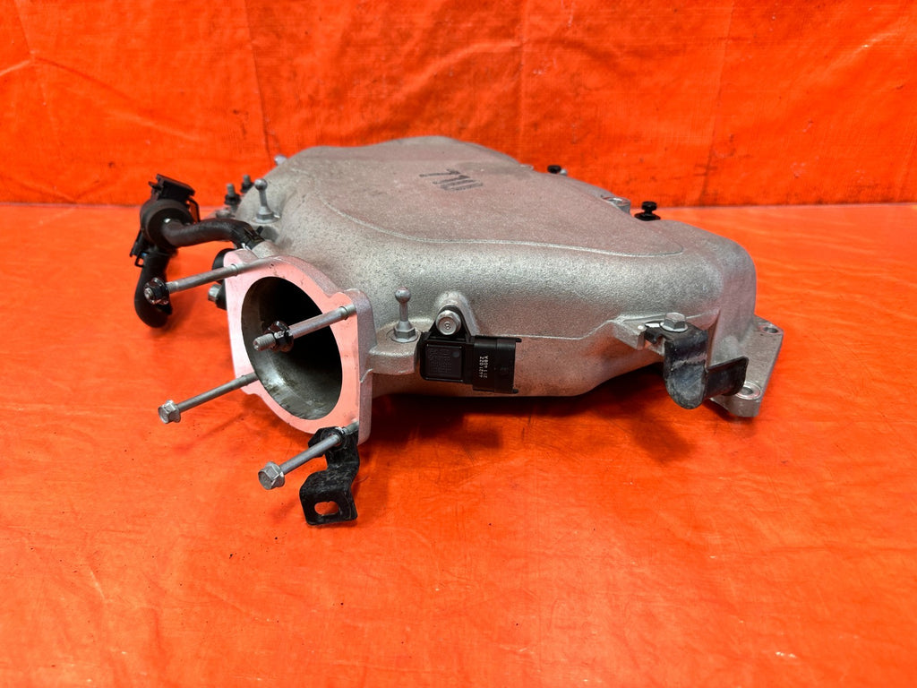 10 16 HYUNDAI GENESIS COUPE 3.8L AT   INTAKE MANIFOLD   TOP PORTION   OEM #2992