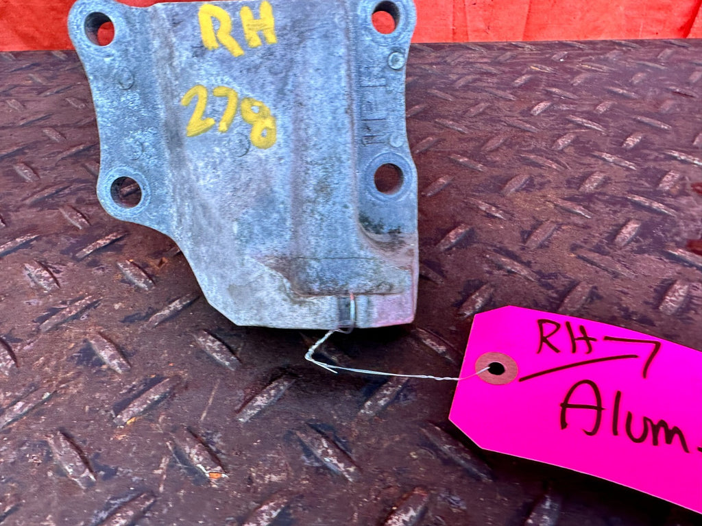 08 15 INFINITI G37 Q60   VQ37 RIGHT ALUMINUM ENGINE BRACKET RWD   OEM #2782