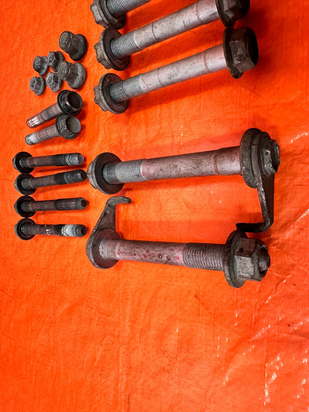 08 15 INFINITI G37 & Q60 FRONT CONTROL ARM BOLTS   UPPER LOWER SPINDLE   OEM 3204