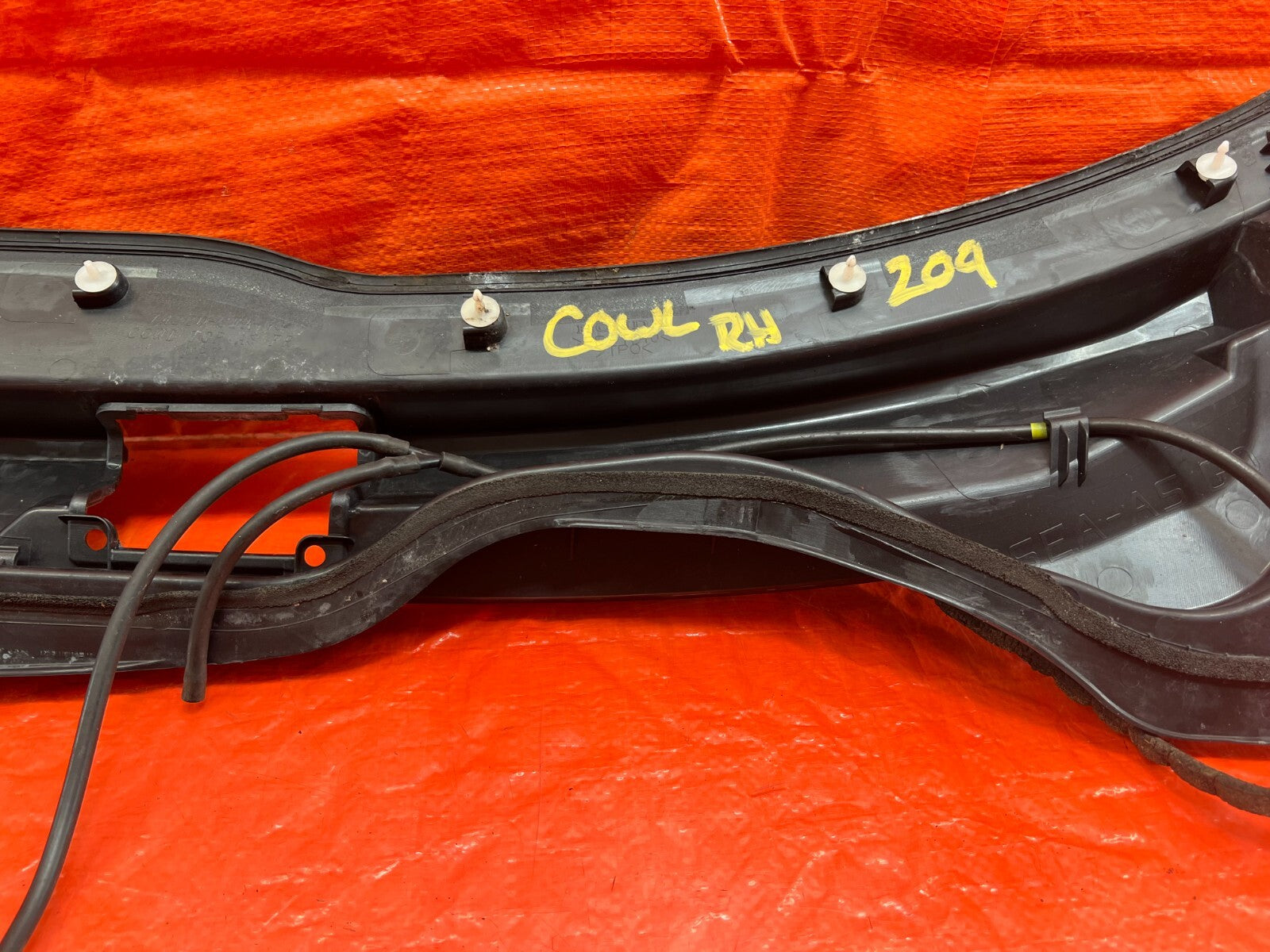 04 05 ACURA TSX   WINDSHIELD WIPER COWL PASSENGER RIGHT SIDE   OEM FACTORY #20914
