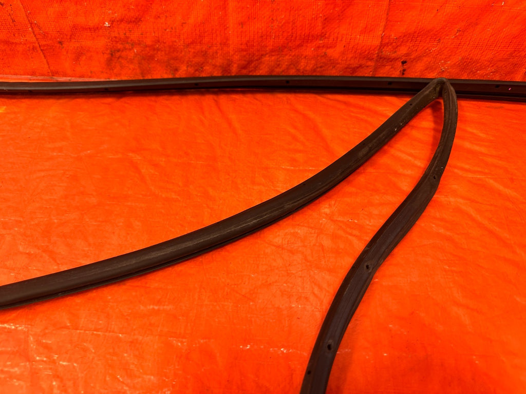 04 08 ACURA TSX   DRIVER LEFT REAR DOOR WEATHER STRIP TRIM SEAL GASKET OEM 3045