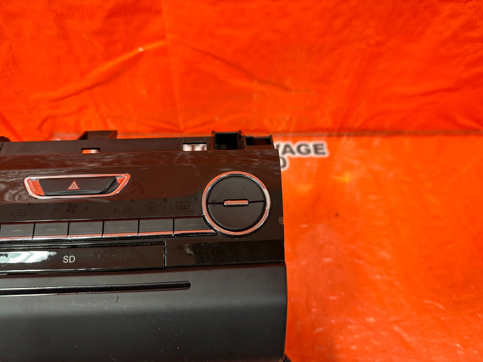 2015 15 MASERATI GHIBLI   RADIO STEREO CD PLAYER CLIMATE CONTROL   68257004AA2