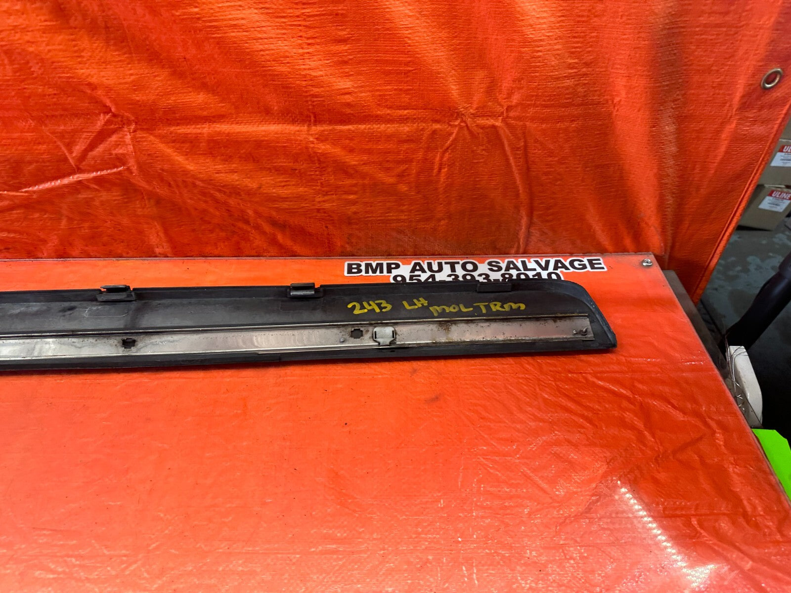 88 89 HONDA CRX   LEFT   LOWER DOOR MOLDING TRIM INSERT LINER LINING OEM #24314