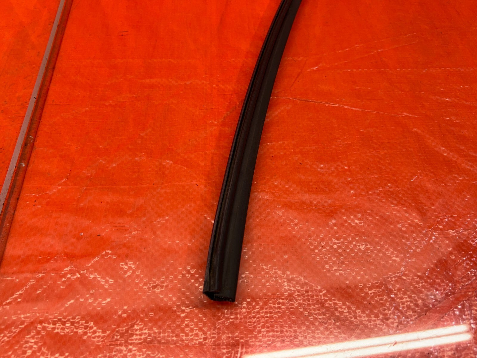 06 11 CIVIC 4D SEDAN   PASSENGER RIGHT REAR WEATHER STRIP RUN CHANNEL OEM #2034
