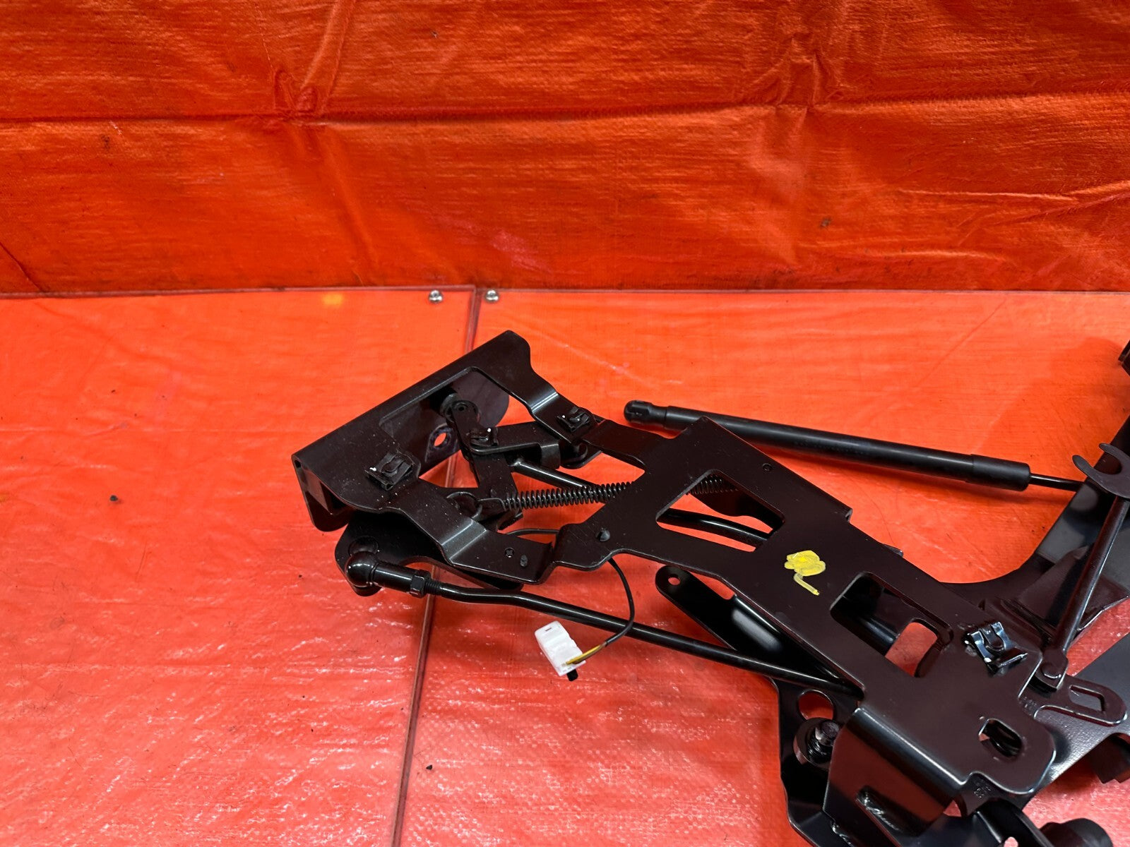 09 15 INFINITI G37 CONVERTIBLE   LEFT REAR CONVERTIBLE HINGE LINKAGE OEM #23213