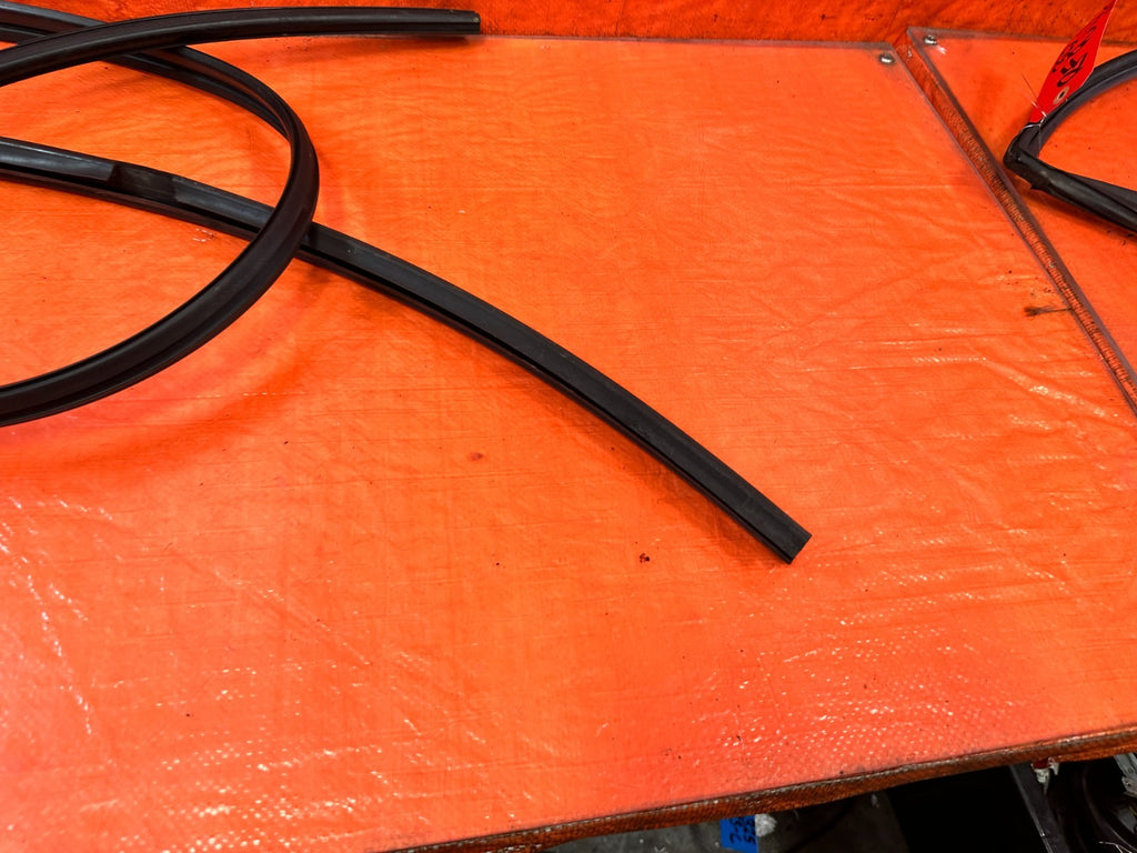 92 95 HONDA CIVIC COUPE HATCH DRIVER LEFT WEATHER STRIP RUN CHANNEL OEM #3271