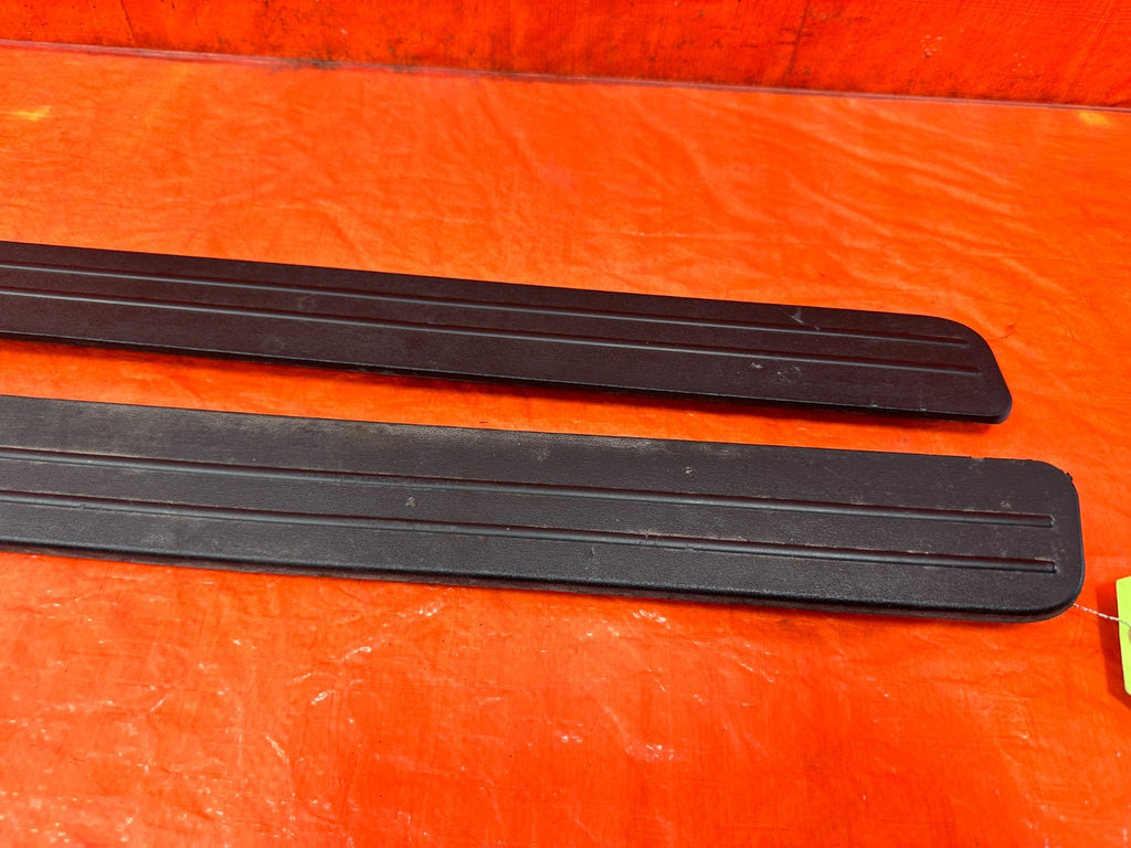 10 16 HYUNDAI GENESIS COUPE   LEFT AND RIGHT FLOOR PILLARS SCUFF PLATES OEM 29912