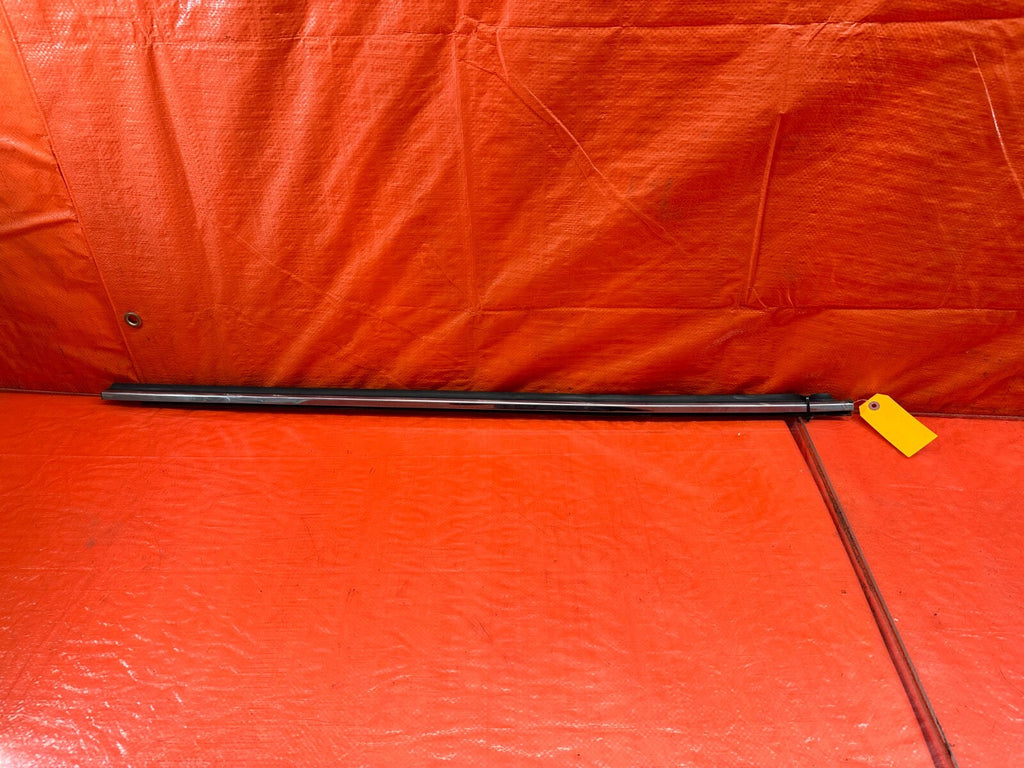 08 15 INFINITI G37 Q60 COUPE EXTERIOR DOOR WINDOW GLASS TRIM RIGHT SIDE OEM #2320