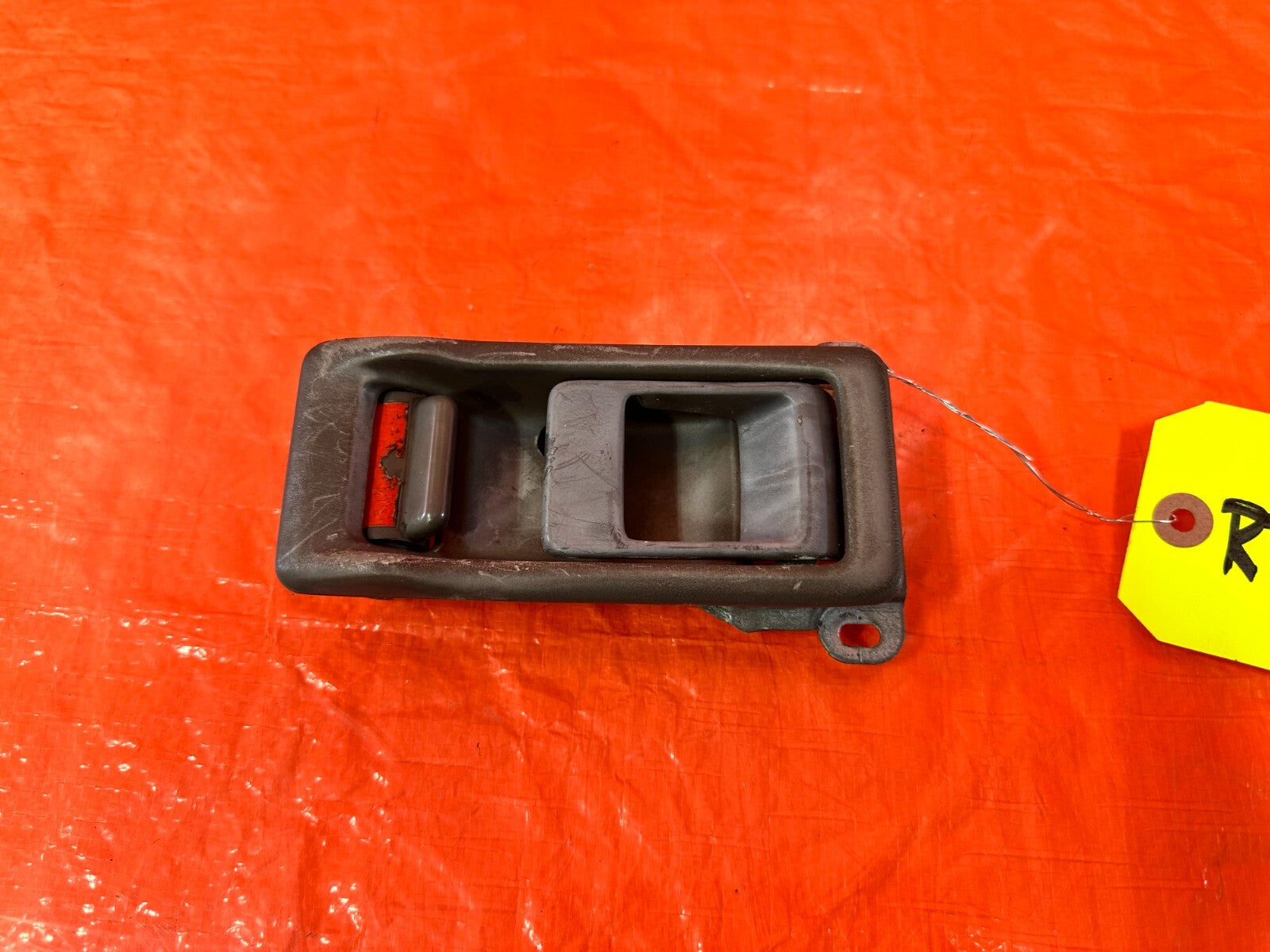 88 91 HONDA CRX PASSENGER RIGHT INTERIOR DOOR HANDLE W/ TRIM BLAK COLOR OEM #2771