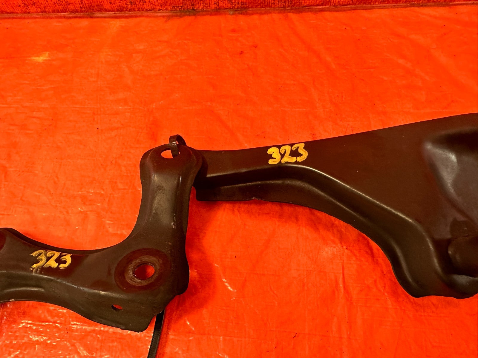 92 96 HONDA PRELUDE   LEFT & RIGHT  STEERING RACK BRACKET   OEM FACTORY #3233