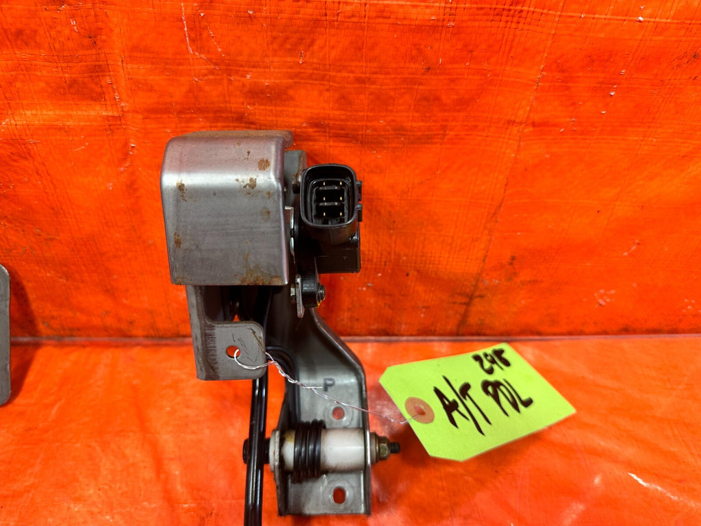 2005 05 INFINITI G35 COUPE SPORT   AUTOMATIC PEDALS   ALUMINUM BRAKE AND GAS OEM2