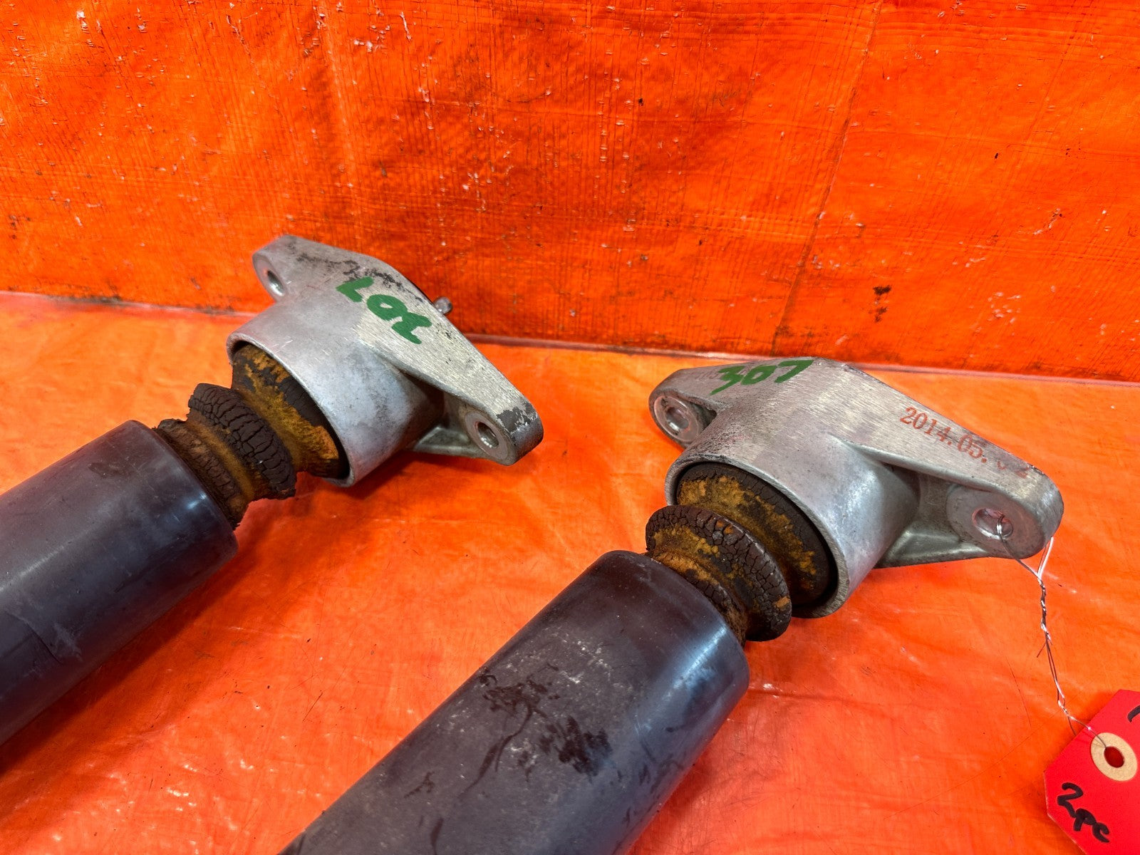 07 11 HONDA CIVIC SI SEDAN   REAR SHOCKS & SPRINGS LEFT AND RIGHT FACTORY   3073