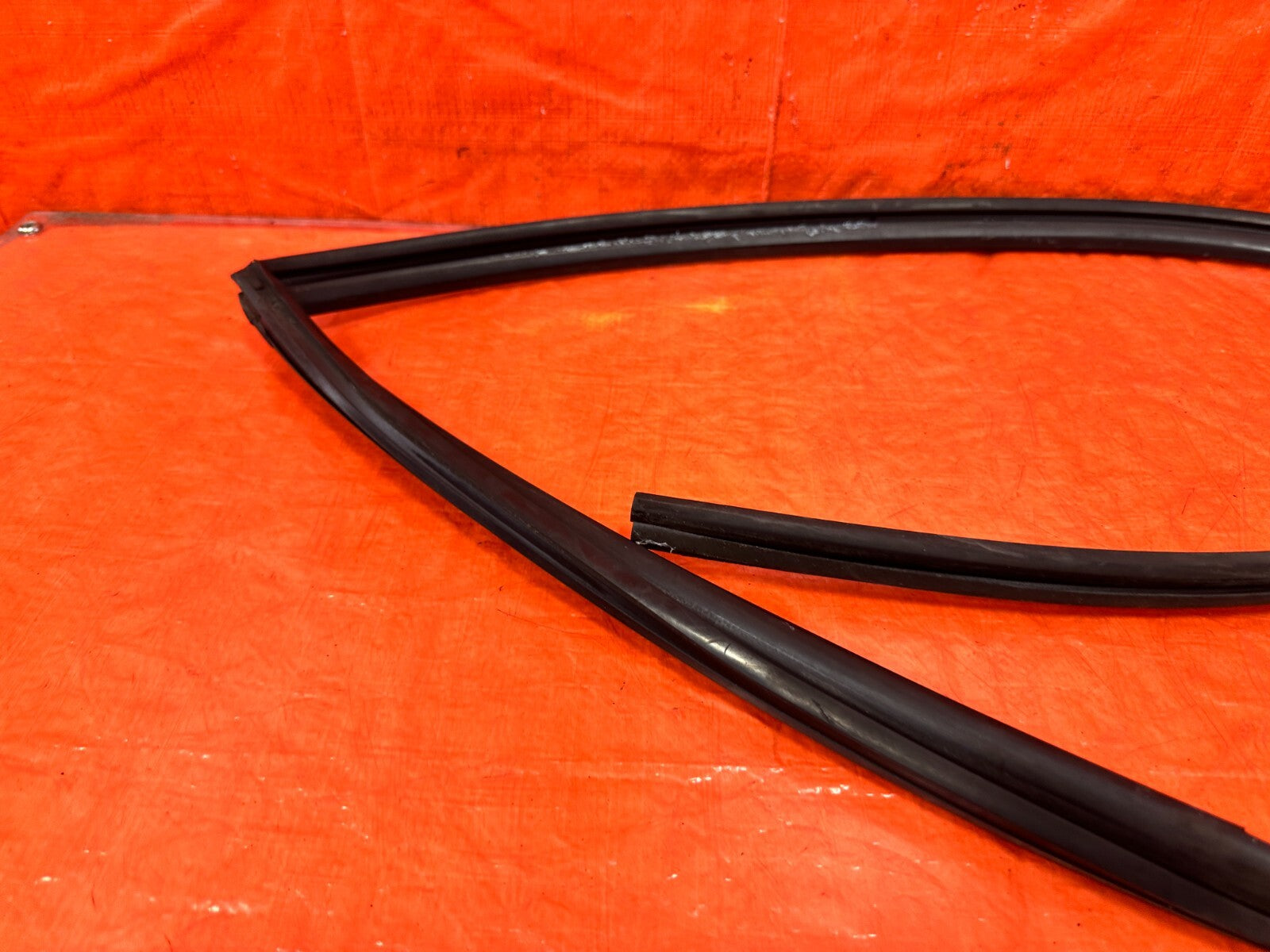 96 00 HONDA CIVIC SEDAN   DRIVER LEFT REAR   WINDOW GLASS RUN CHANNEL OEM #2973