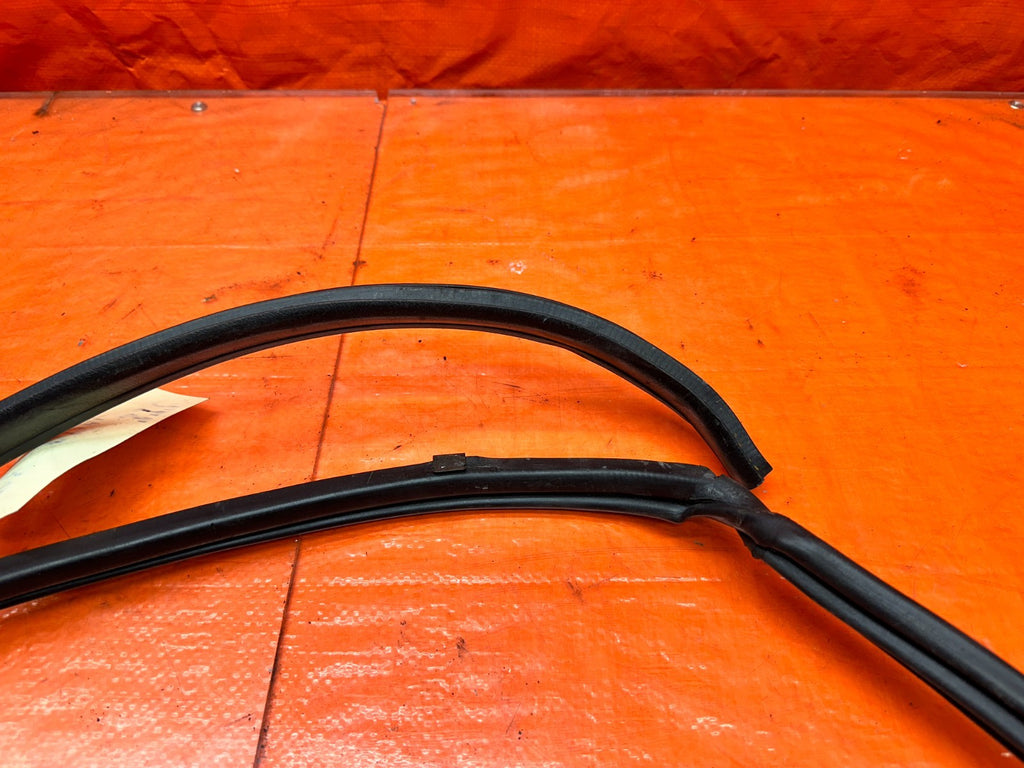 92 96 HONDA PRELUDE RIGHT DOOR OPENING WEATHERSTRIP OEM #33212