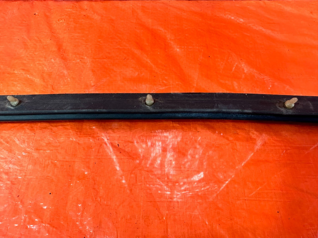 92 96 HONDA PRELUDE   LEFT OR RIGHT   LOWER DOOR SEAL WEATHER STRIP   OEM #2735