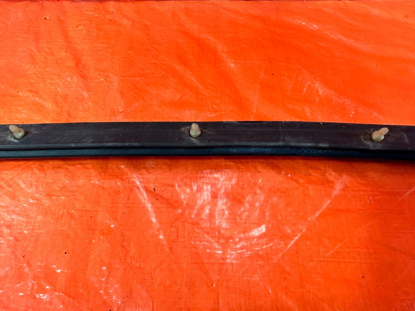 92 96 HONDA PRELUDE   LEFT OR RIGHT   LOWER DOOR SEAL WEATHER STRIP   OEM #2735