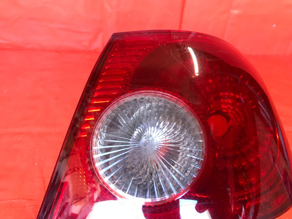 OEM 2006 2007 2007 TOYOTA COROLLA PASSENGER RIGHT OUTER TAIL LIGHT LAMP 07 082