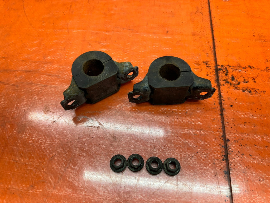 08 15 INFINITI G37 2D  COUPE   SWAY BAR BRACKETS REAR LEFT RIGHT OEM #3285