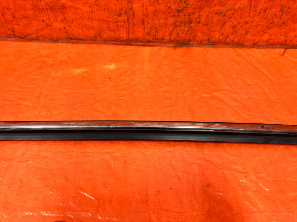 09 15 INFINITI G37 CONVERTIBLE   RIGHT REAR EXTERIOR WINDOW GLASS TRIM   OEM 3293