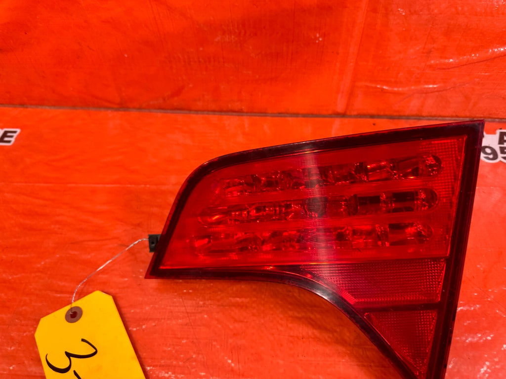06 08 HONDA CIVIC SEDAN   PASSENGER RIGHT INNER TRUNK TAIL LIGHT LAMP   OEM #2605