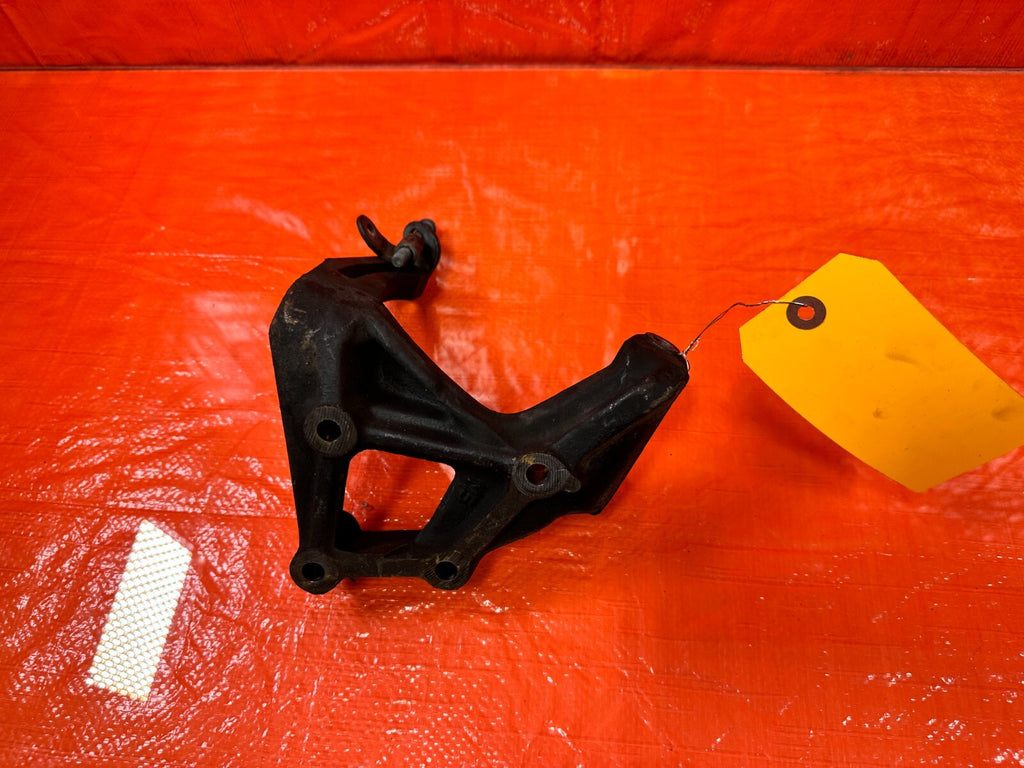 93 01 HONDA PRELUDE   H22 ENGINE MODELS ONLY   ALTERNATOR BRACKET   OEM #2636