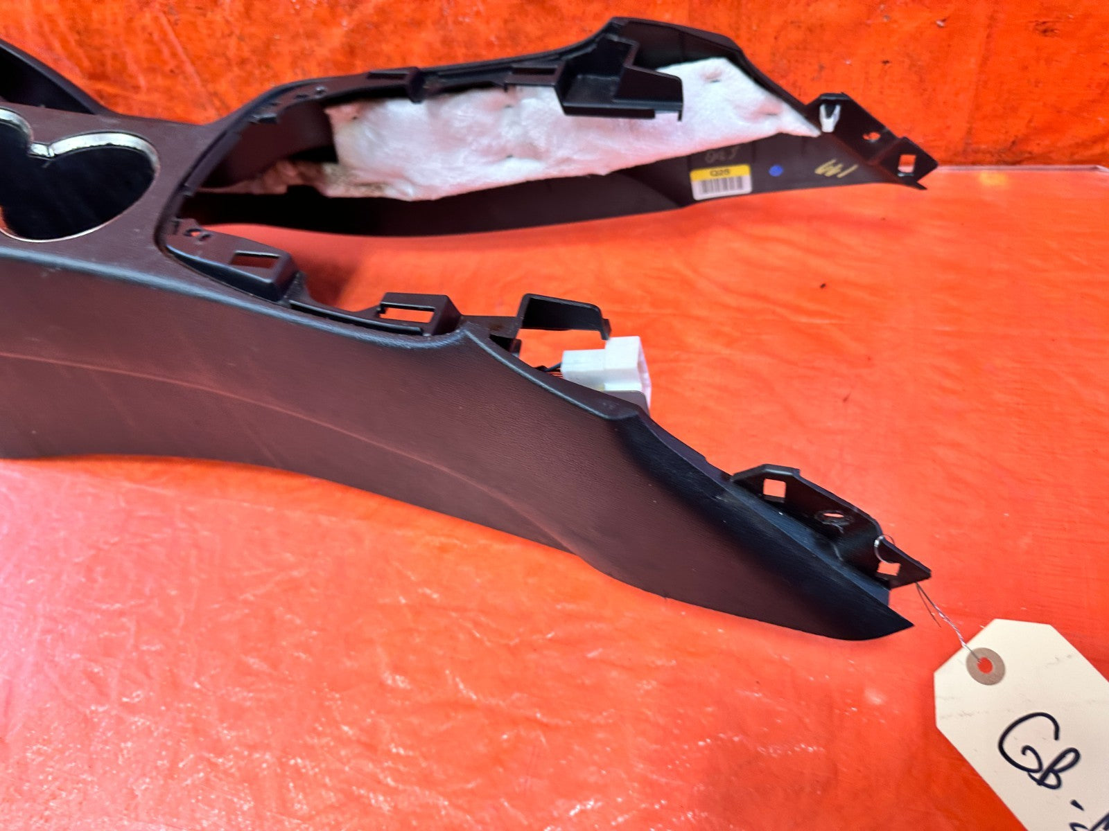 13 16 HYUNDAI GENESIS COUPE   ARM REST / CENTER CONSOLE STORAGE COMPARTMENT 3262
