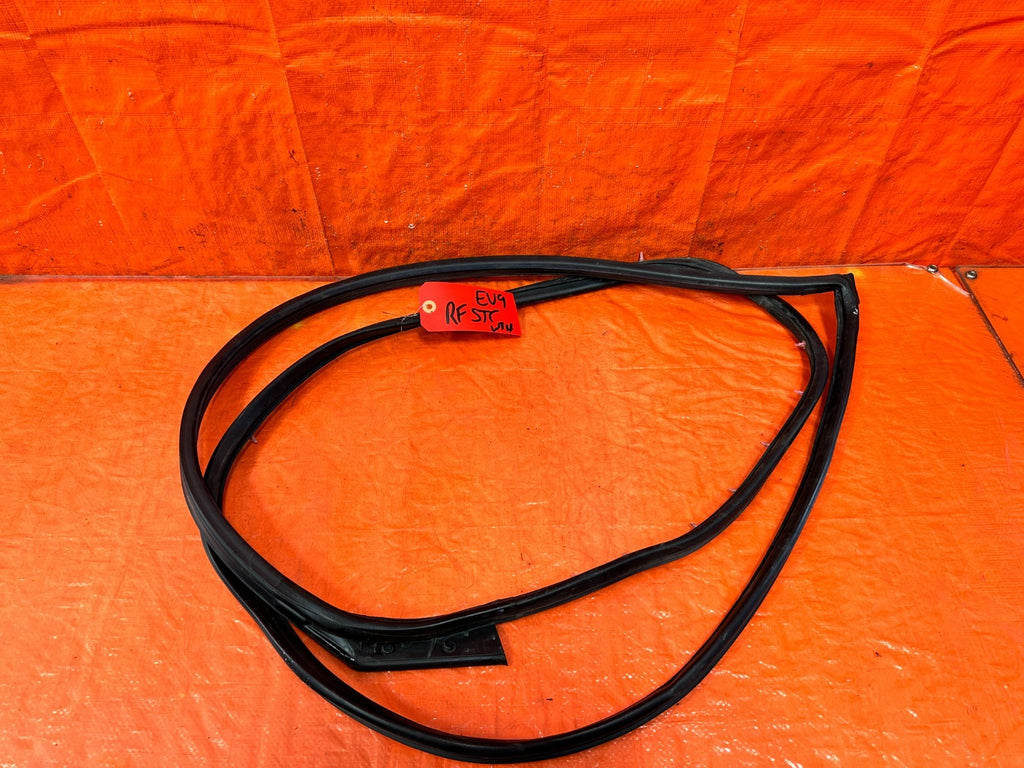 03 05 LANCER EVOLUTION EVO VIII IX 8 9   RIGHT FRONT  DOORWEATHER STRIP OEM EV90