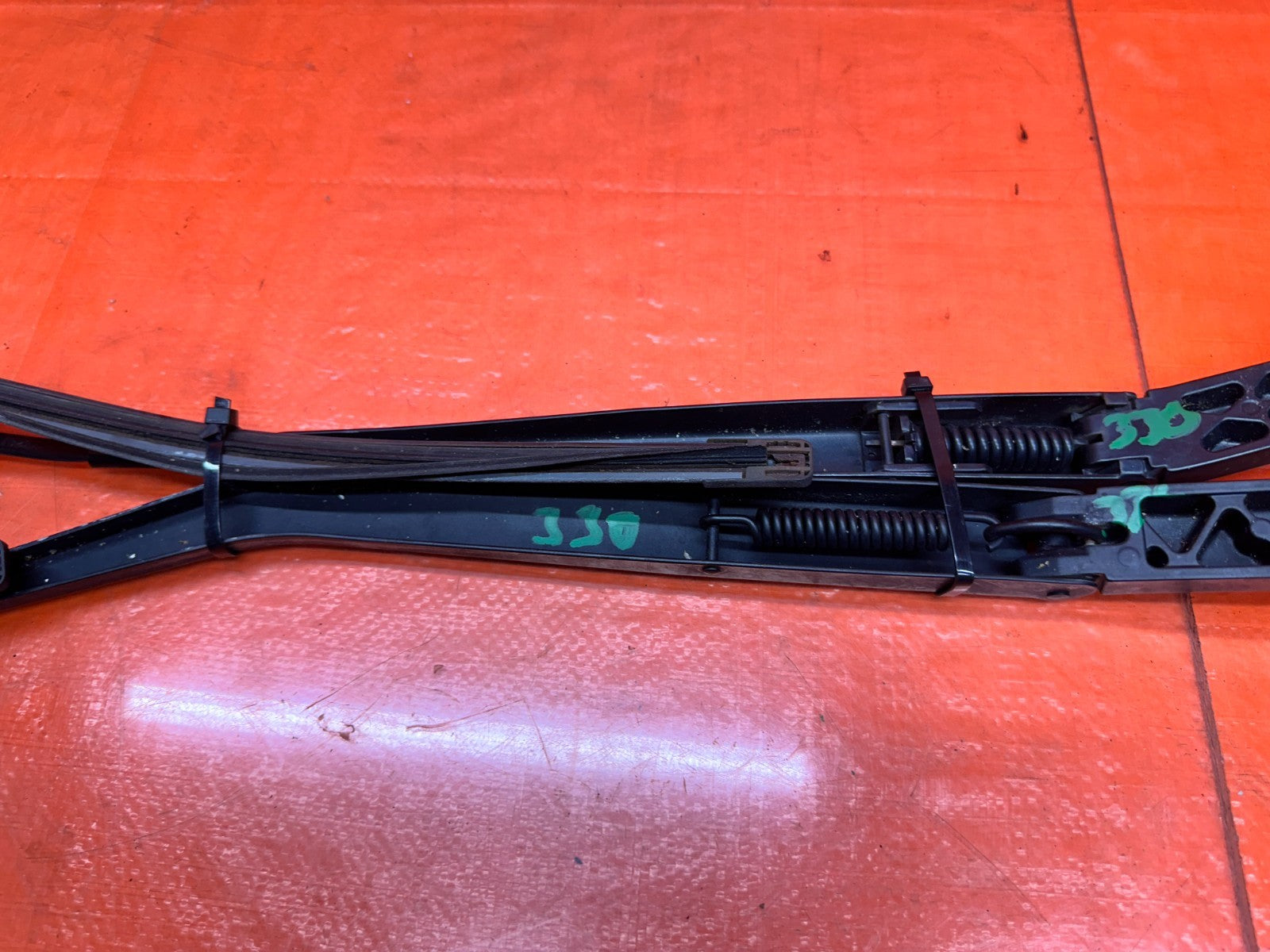 04 08 ACURA TSX FRONT WINDSHIELD WIPER ARM SET LEFT RIGHT OEM #33010
