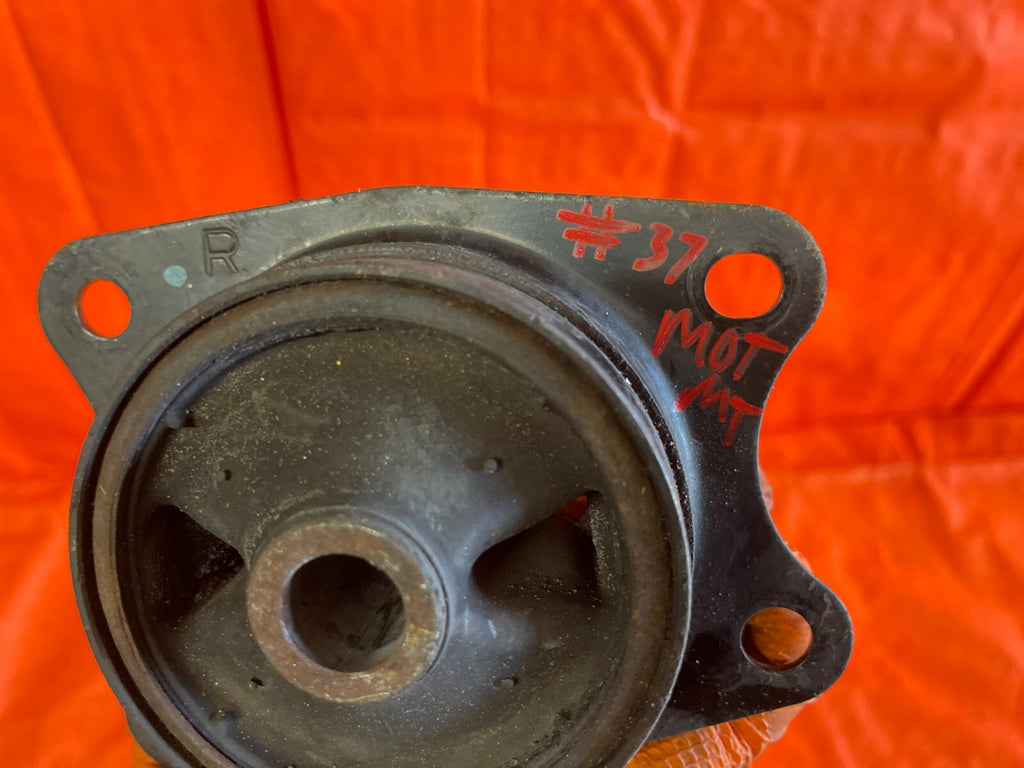 00 09 HONDA S2000   PASSENGER RIGHT DIFFERENTIL RUBBER MOUNT   OEM FACTORY #374