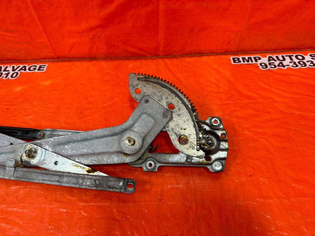 95 04 TOYOTA TACOMA   NON POWER MANUAL PASSENGER RIGHT WINDOW REGULATOR OEM 2495
