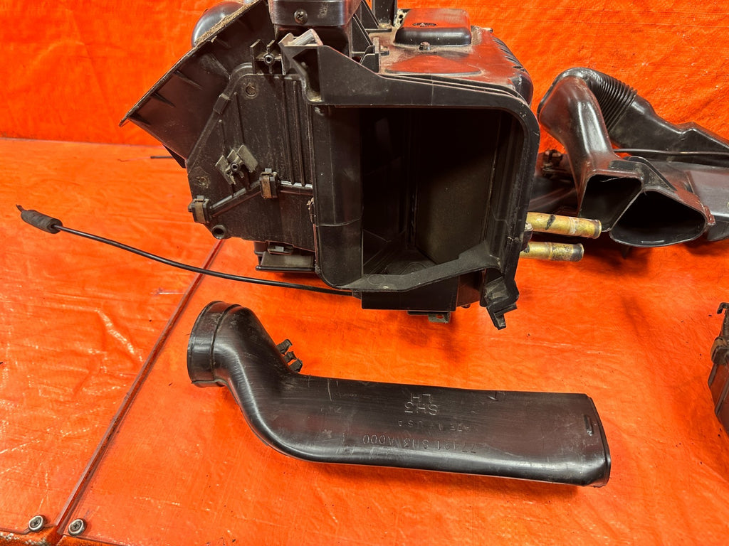 90 91 HONDA CIVIC HATCHBACK   UNDER THE DASHBOARD AC BOXES BLOWER EVAPARATOR10