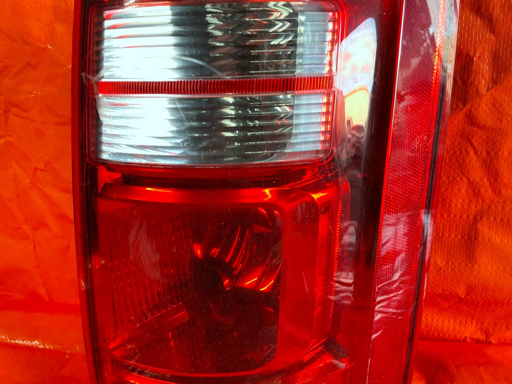 08 10 DODGE GRAND CARAVAN   PASSENGER RIGHT R RH   TAIL LIGHT LAMP   OEM FACTORY3